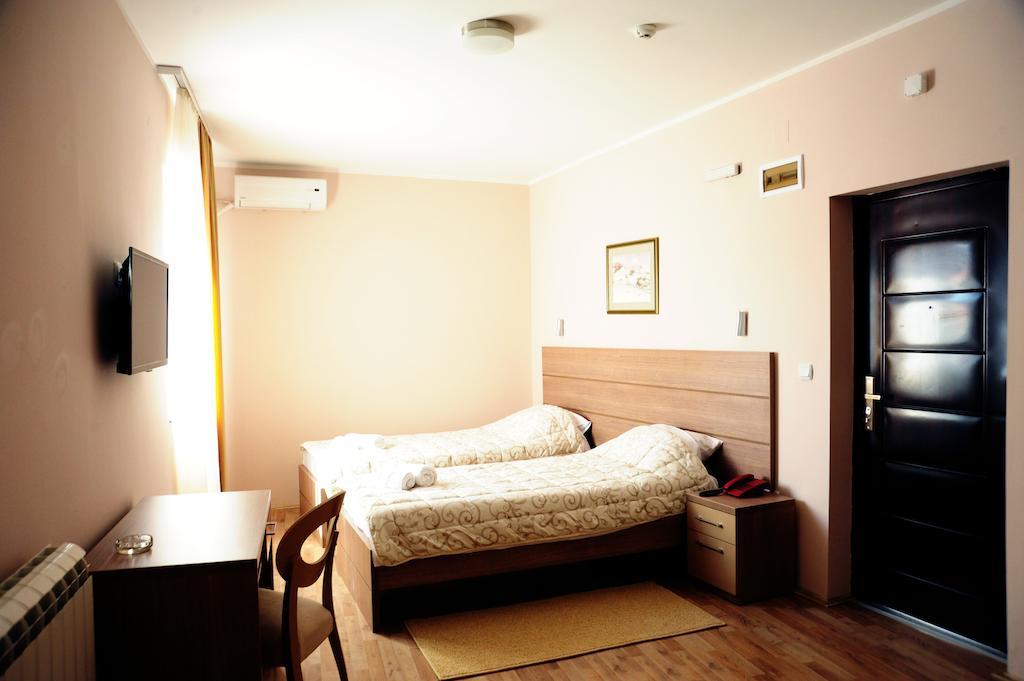 Garni Hotel Crystal Ice Ni Δωμάτιο φωτογραφία