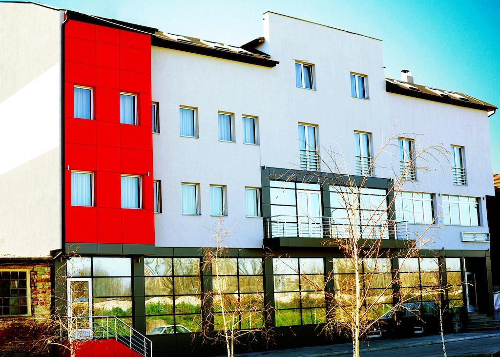 Garni Hotel Crystal Ice Ni Εξωτερικό φωτογραφία