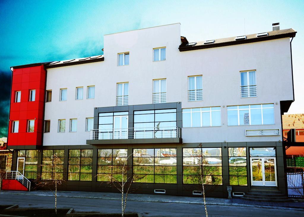 Garni Hotel Crystal Ice Ni Εξωτερικό φωτογραφία
